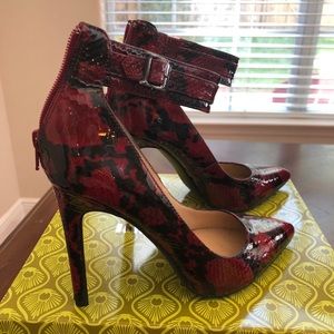 Gianni Bini Cayene/Black Pump size 7.5